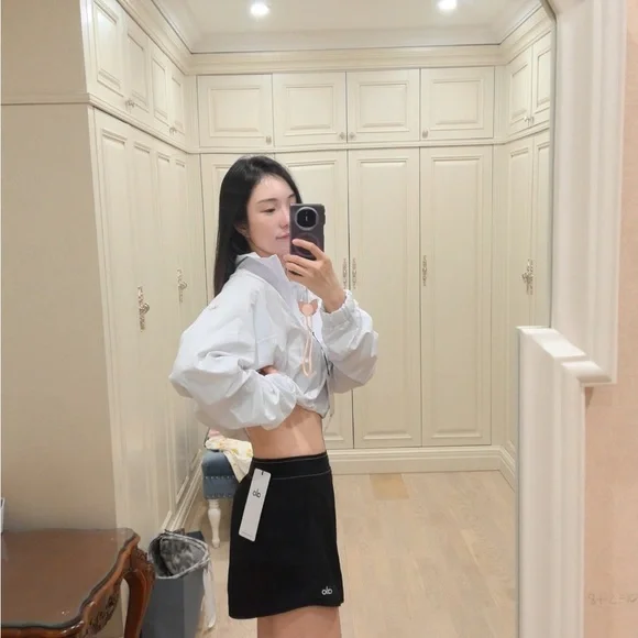 Alo Black Athletic Skirt with Logo Waistband - Picture 3 of 3